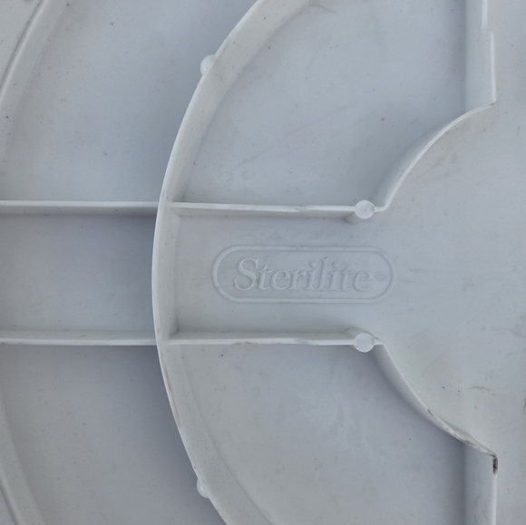 Sterlite 12" Dia 5" High Lockable Cake Saver with Carrier Handle Dishwasher Safe - Picture 4 of 9